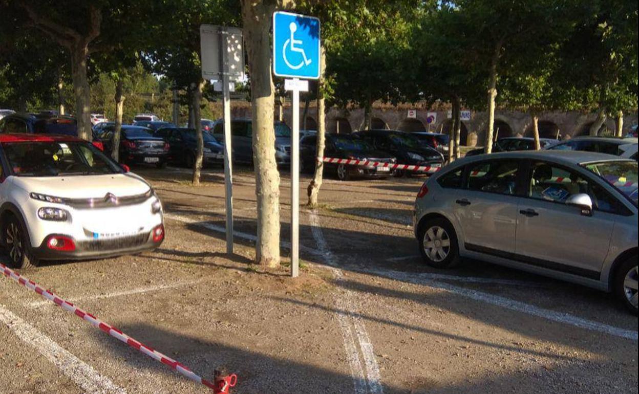 Imagen de una plaza para minusválidos en Valencia de Don Juan.