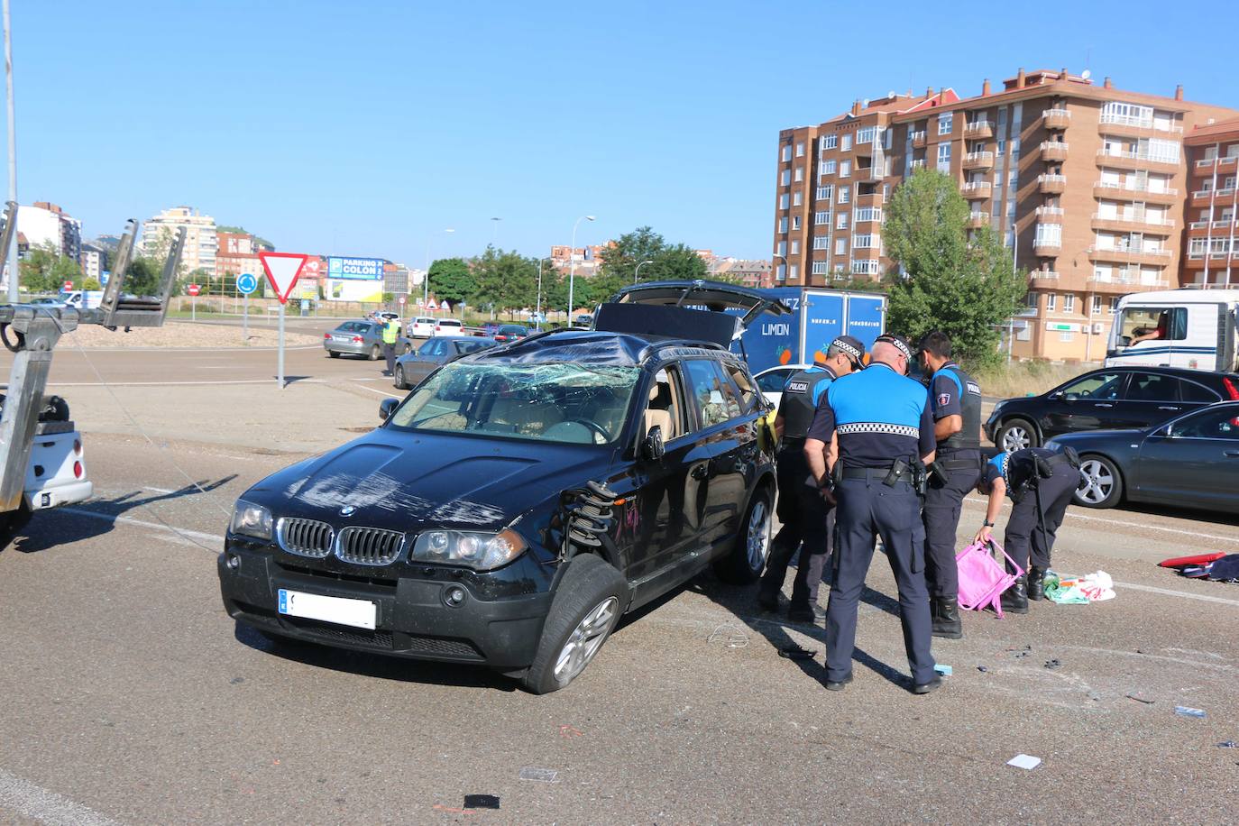 Fotos: Apartoso vuelco en la rotonda de Carrefour de León