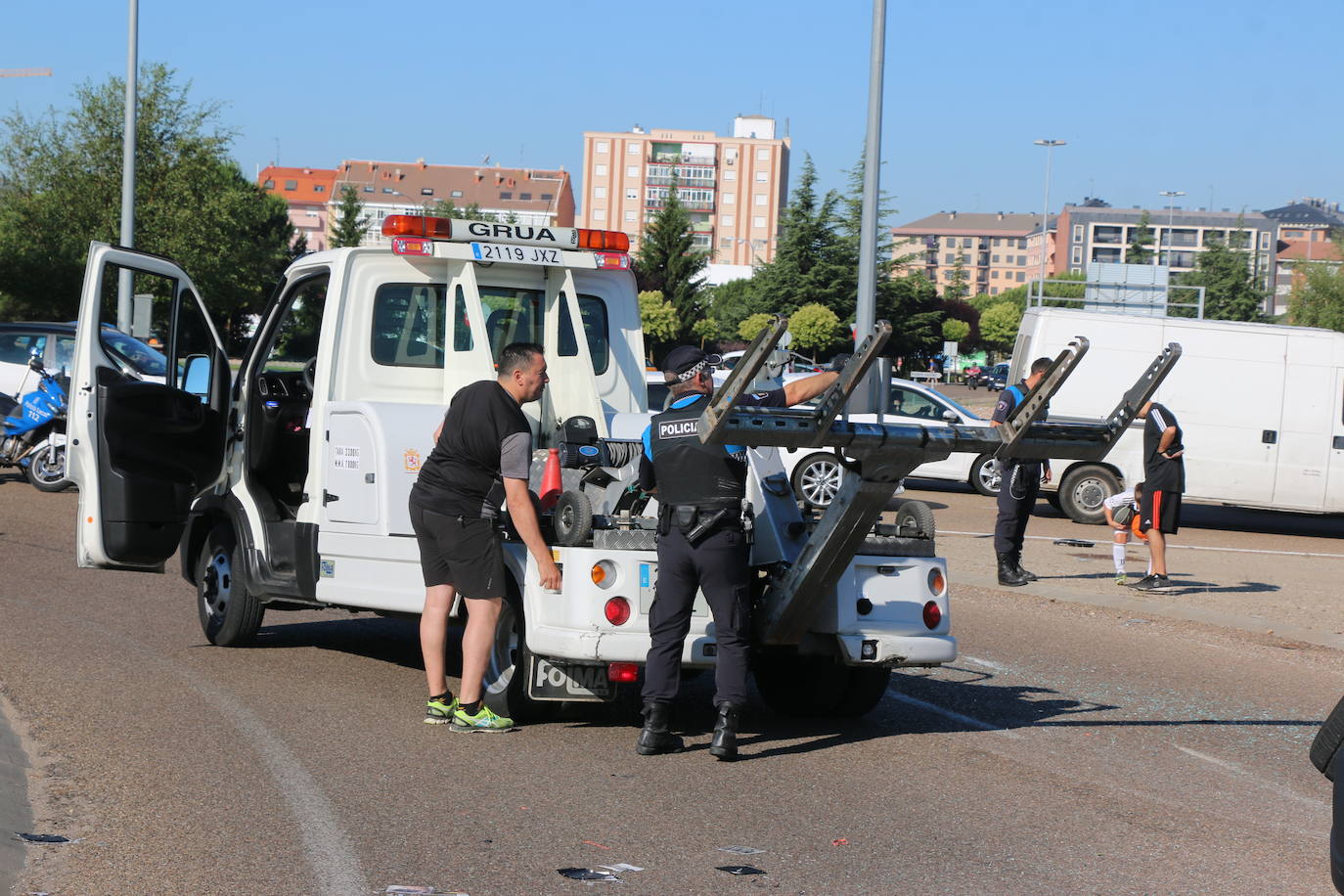 Fotos: Apartoso vuelco en la rotonda de Carrefour de León