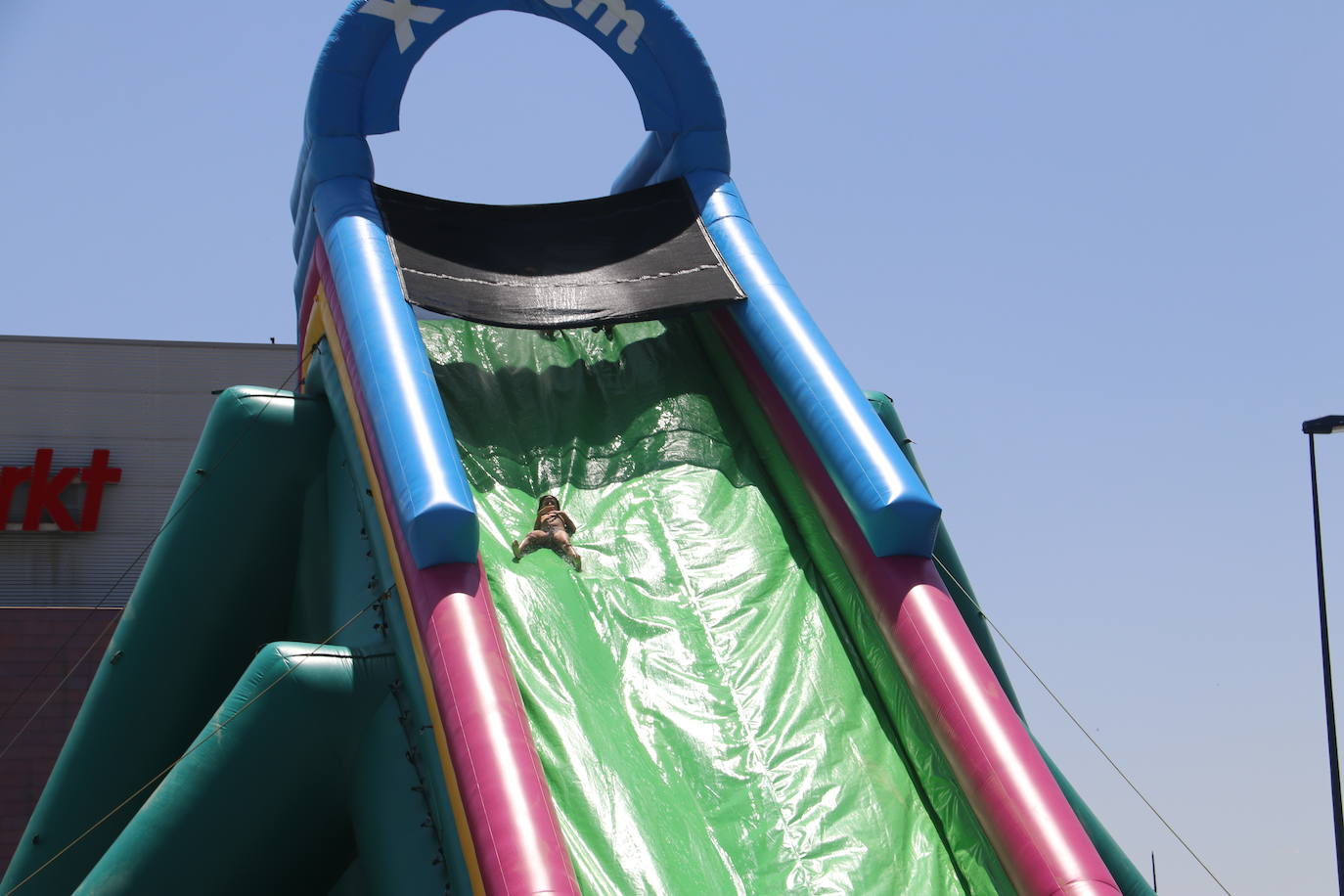 Fotos: La fiesta del agua sigue en Espacio León