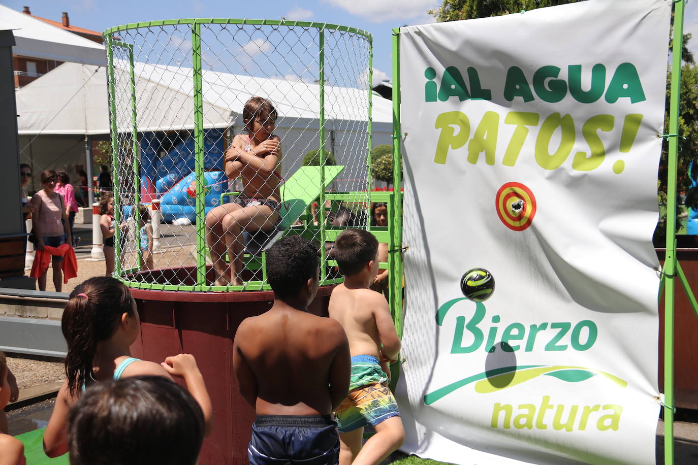 Fotos: La fiesta del agua sigue en Espacio León