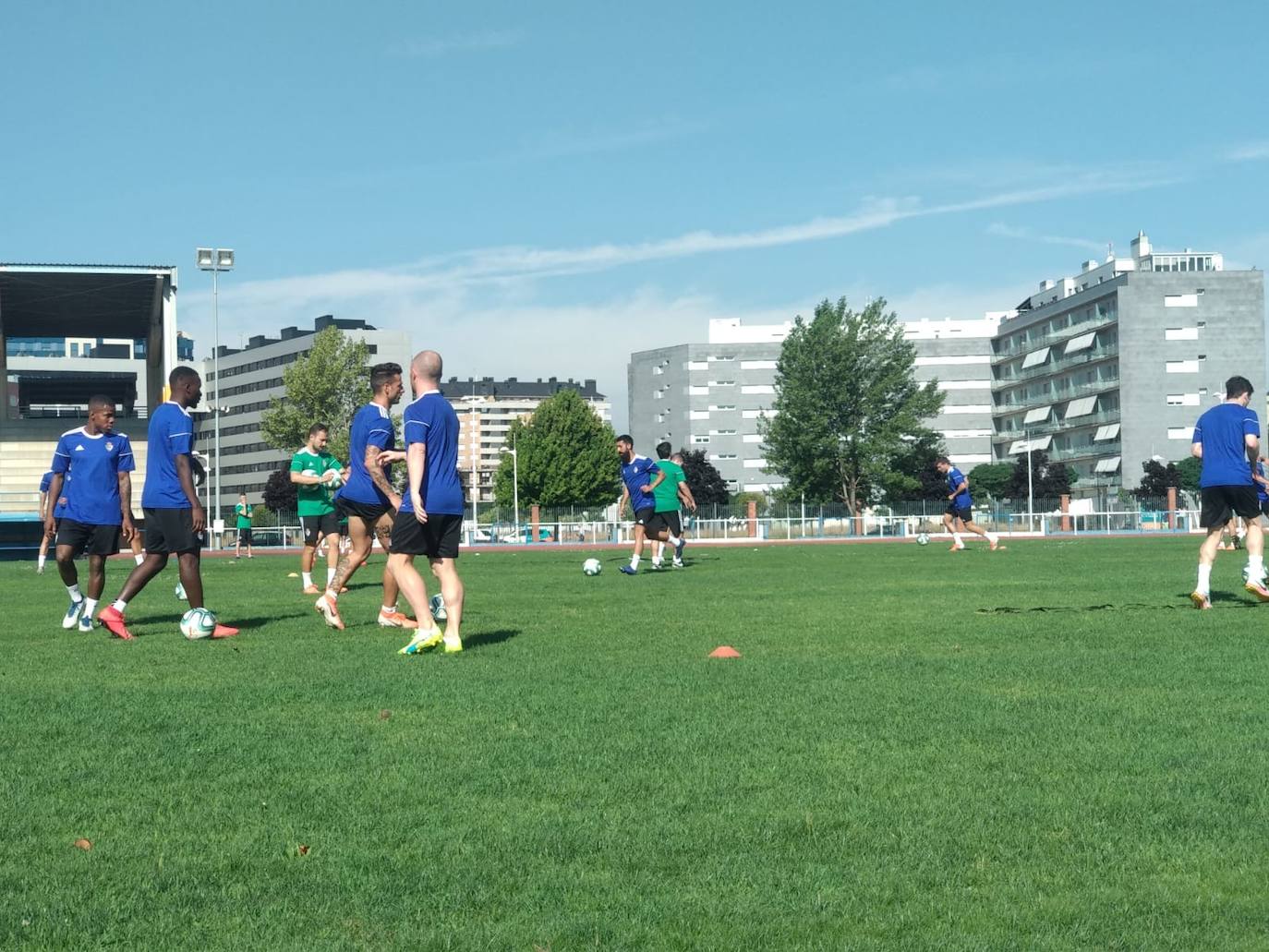 Fotos: Primer entrenamiento de la Ponferradina