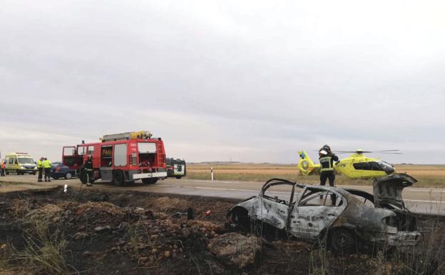 Actuación de los Bomberos de León en el lugar del accidente. 