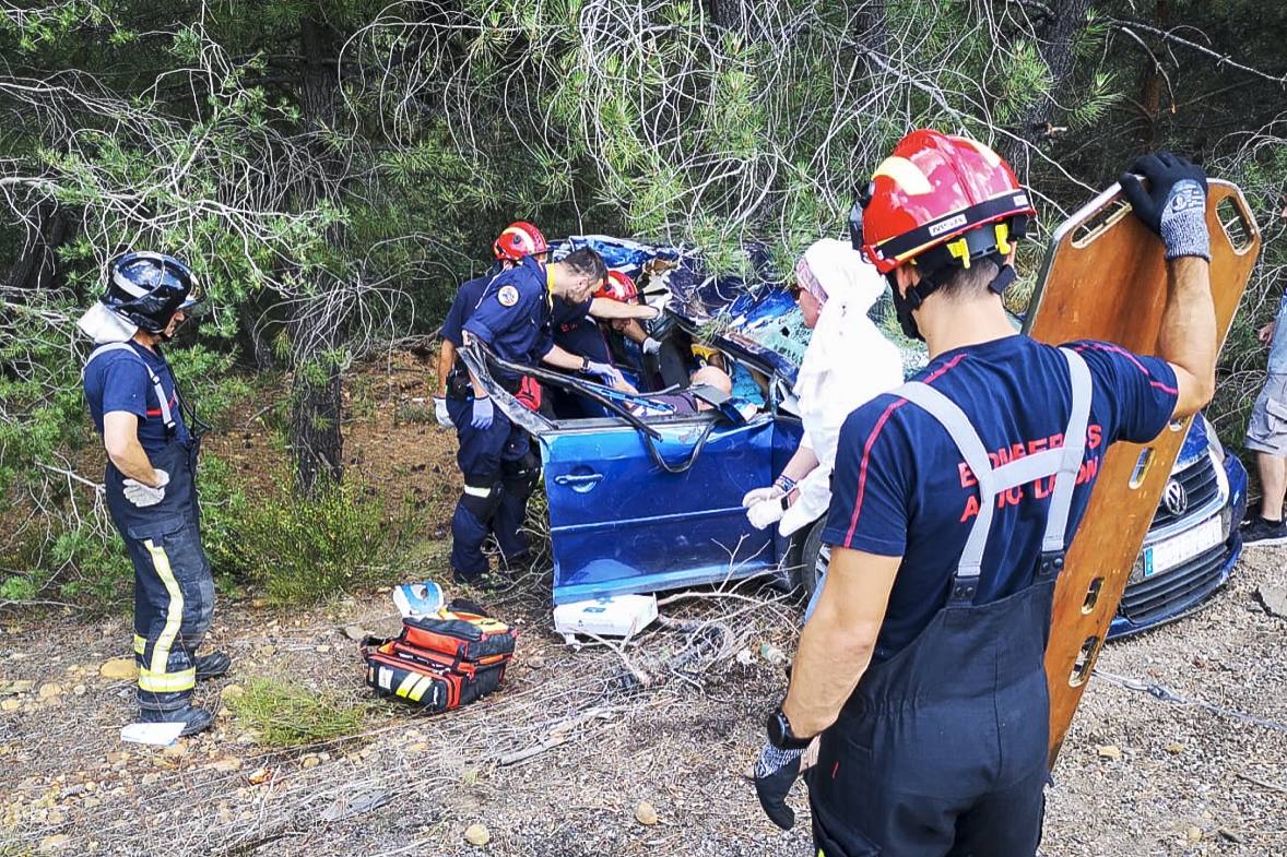 Fotos: Aparatosa salida de vía en la autopista del Huerna