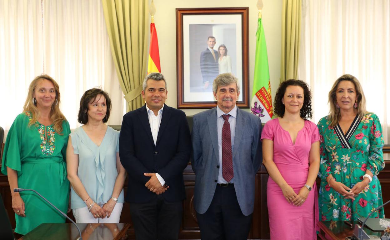 Rector de la Ule junto al nuevo equipo directivo de la Escuela de Ingenieros de Minas.