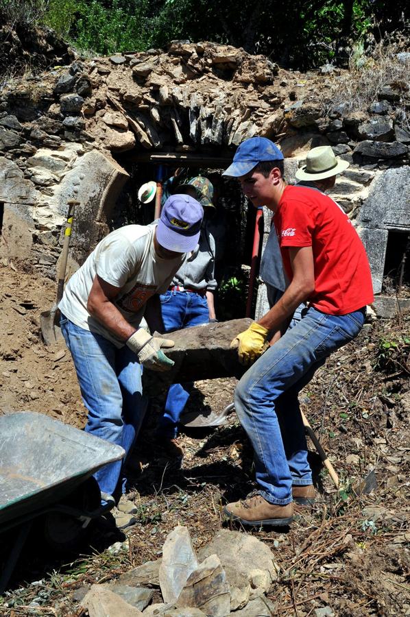 Fotos: Promonumenta acondiciona la Ermita de Robledo de Omaña