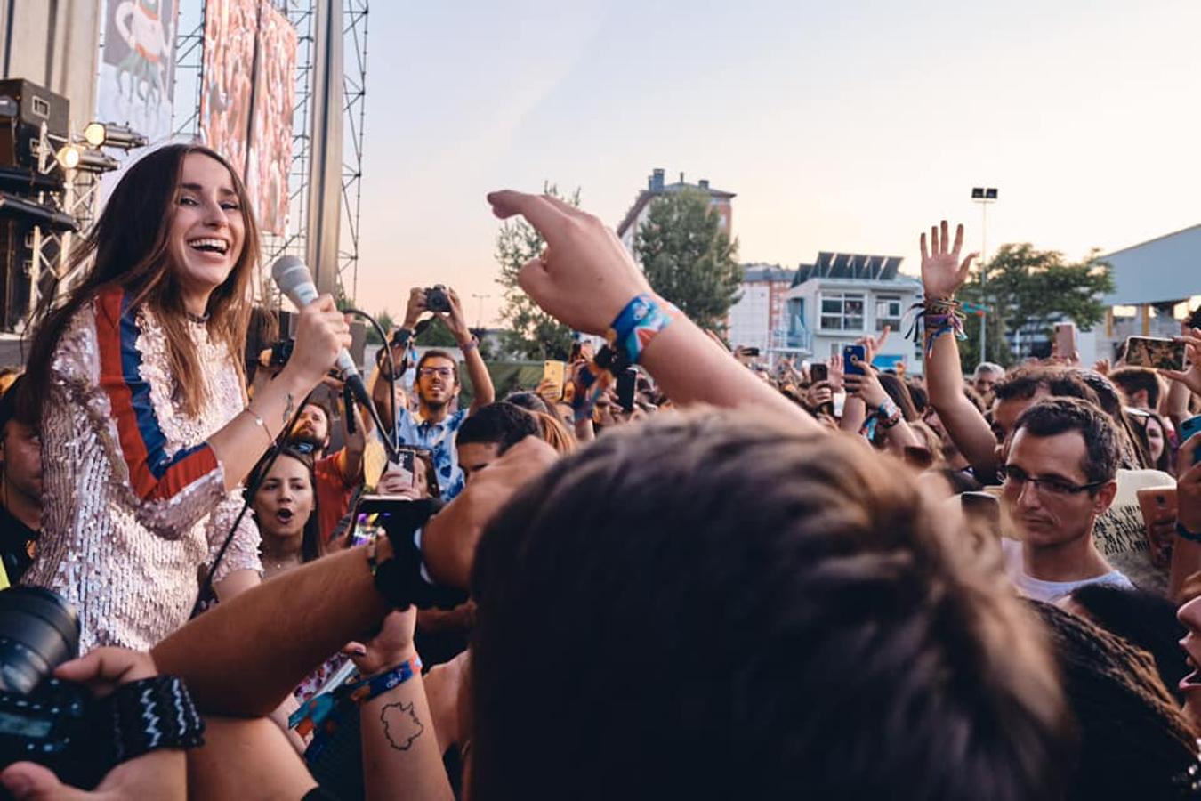 Zahara, Izal y Carlos Sadness hicieron vibrar y cantar a todo Ponferrada