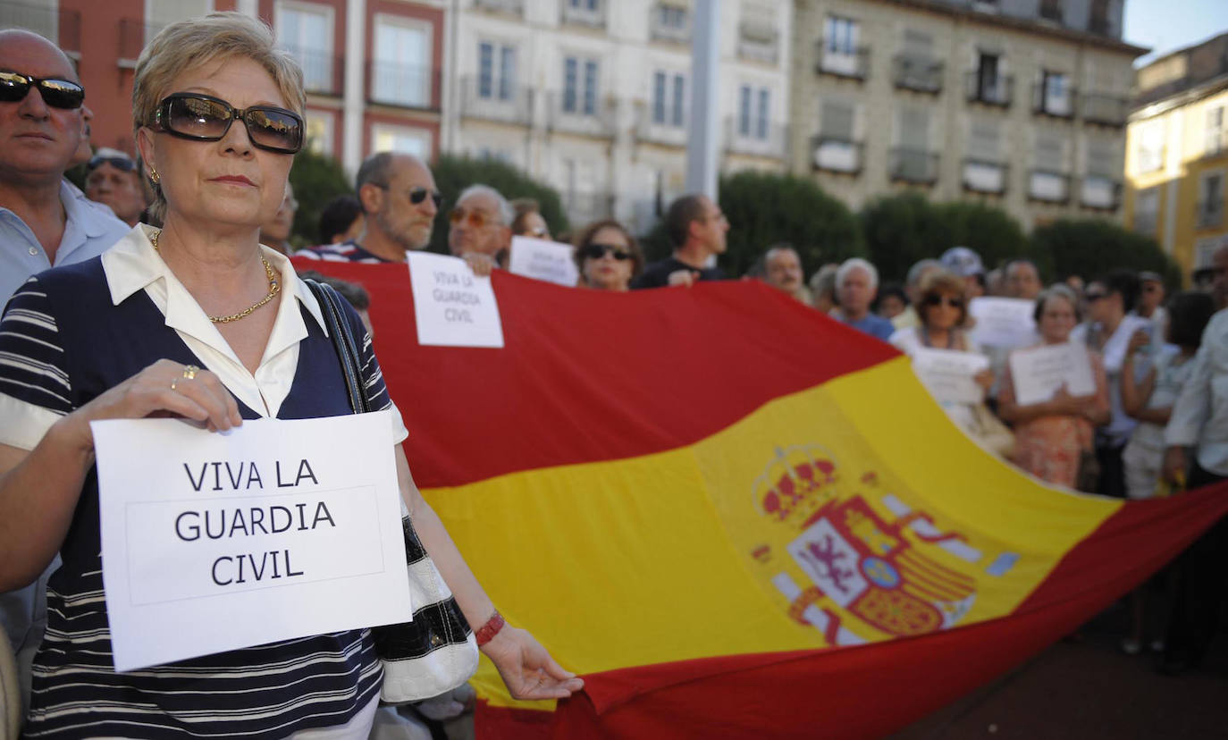 Manifestación en Burgos en contra del atentado de ETA contra la casa cuartel de Burgos. 