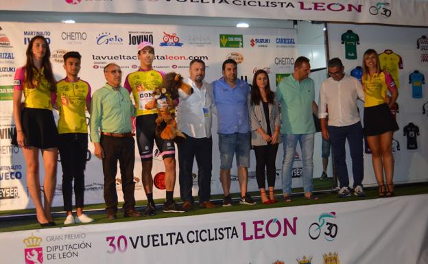 Primer podio de la Vuelta a León 2019.