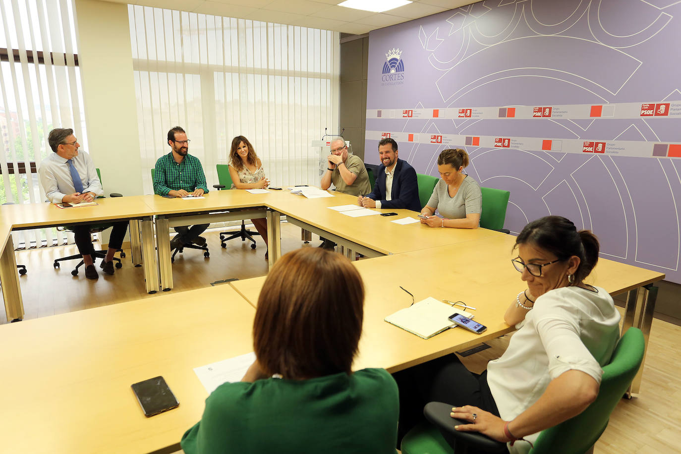 Fotos: El Grupo Parlamentario Socialista decide votar en contra de la lista para senadores por la Comunidad