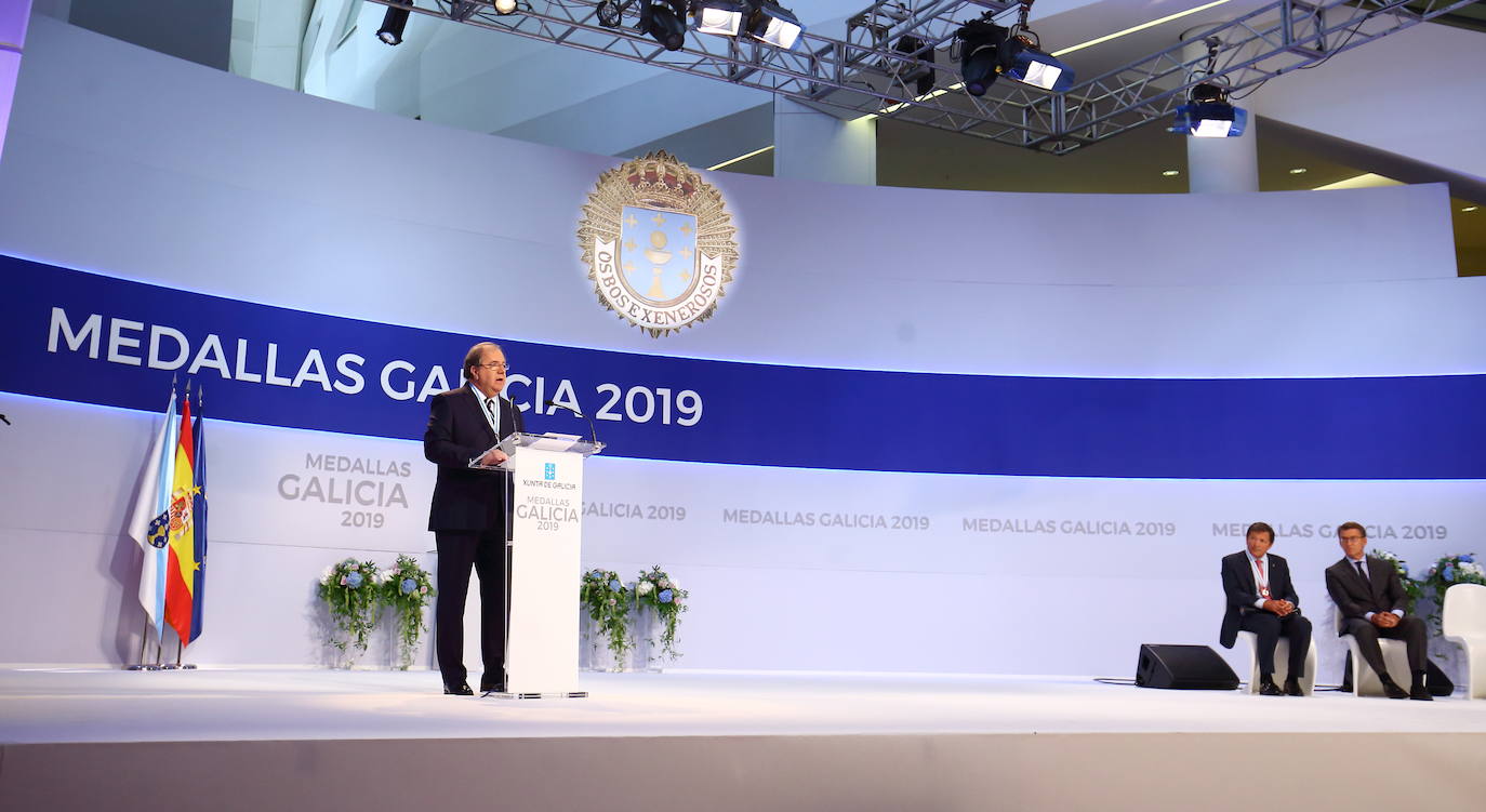 Fotos: Herrera recibe la Medalla de Oro de Galicia