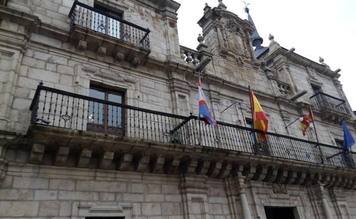 Exterior del Ayuntamiento de Ponferrada. 
