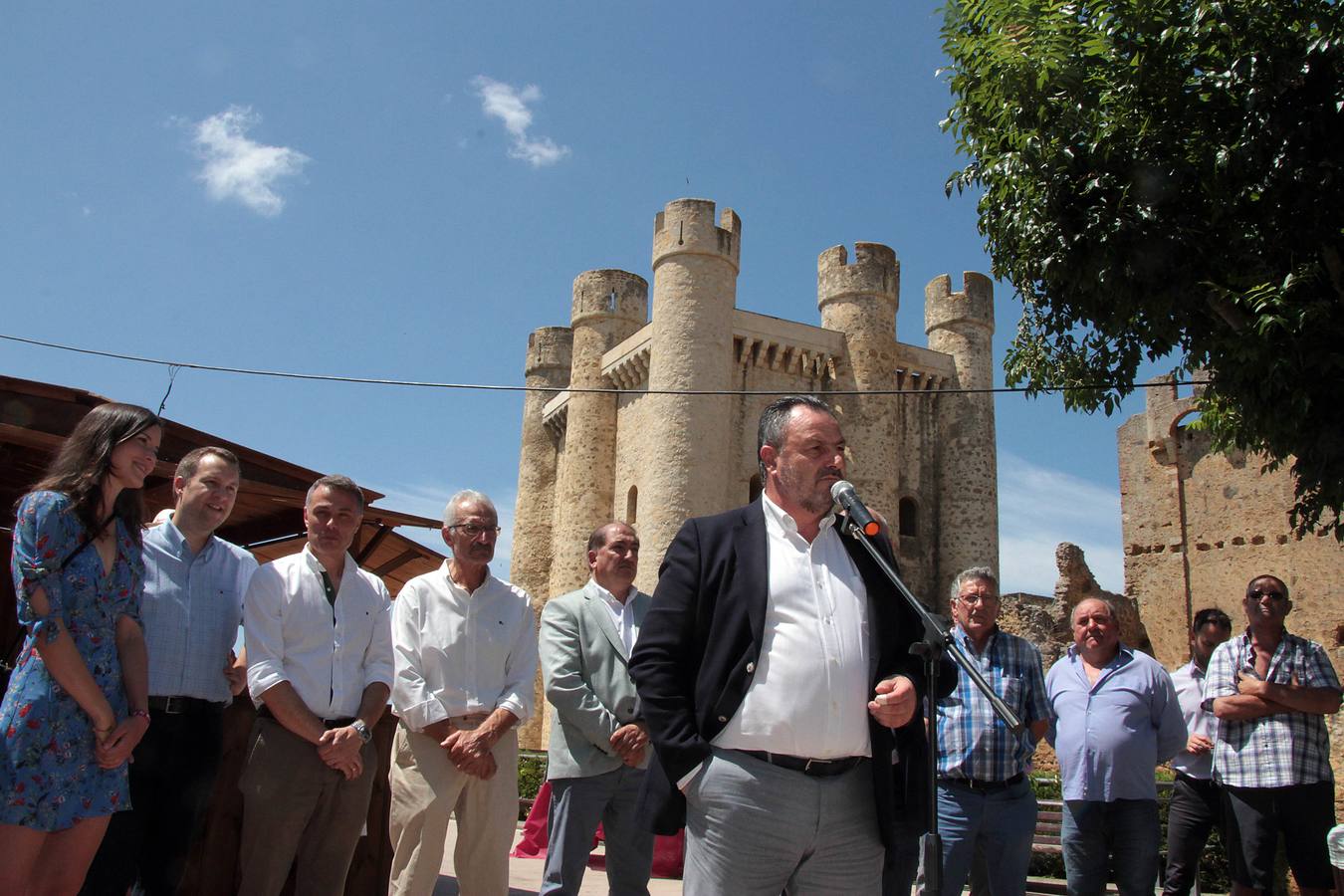 El presidente de la Diputación de León, Eduardo Morán, asiste a la inauguración de la 19 Feria del Vino DO León en Valencia de Don Juan.