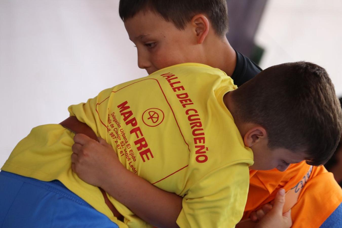 Corro de lucha en Valdefresno