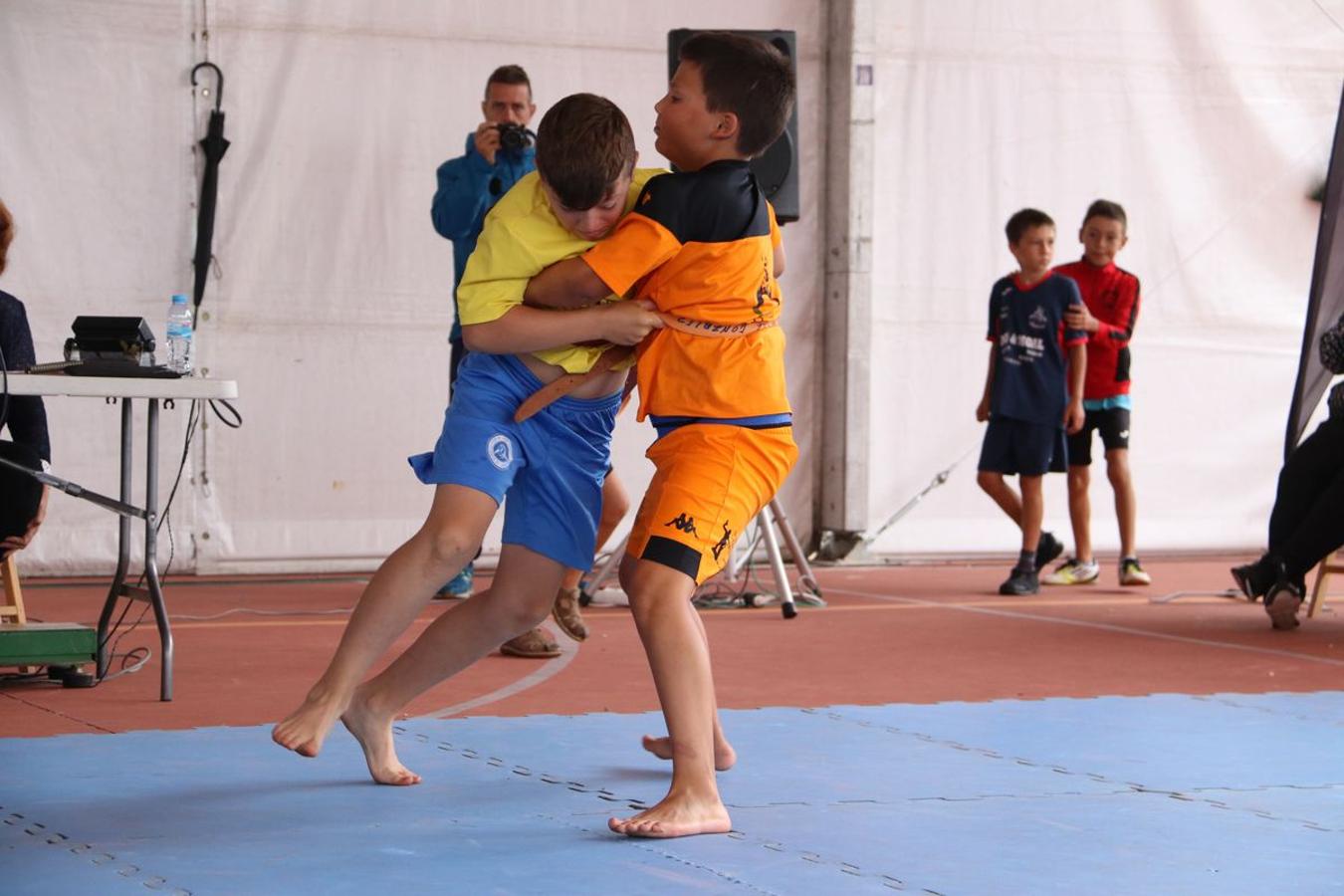 Corro de lucha en Valdefresno