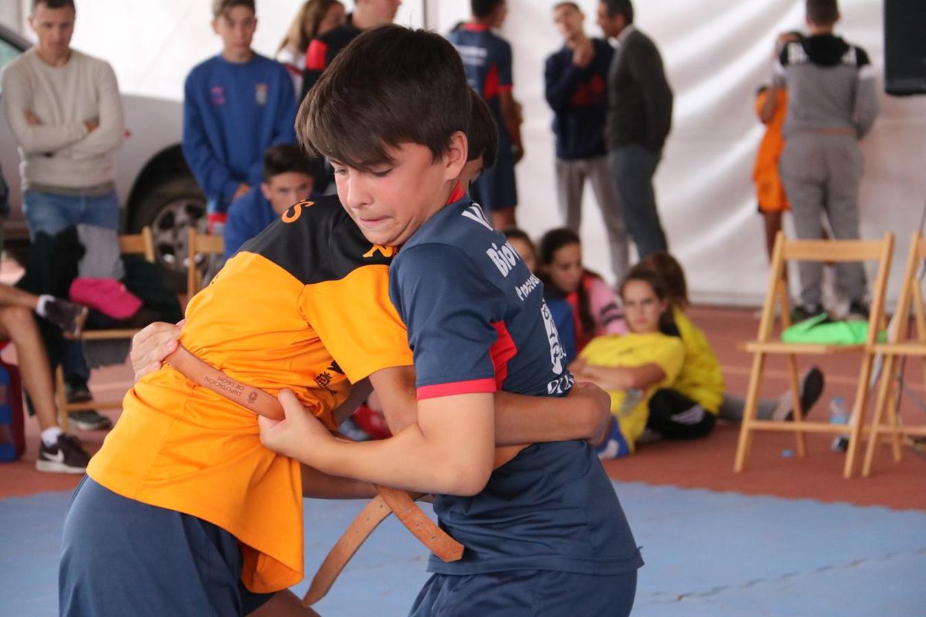 Corro de lucha en Valdefresno