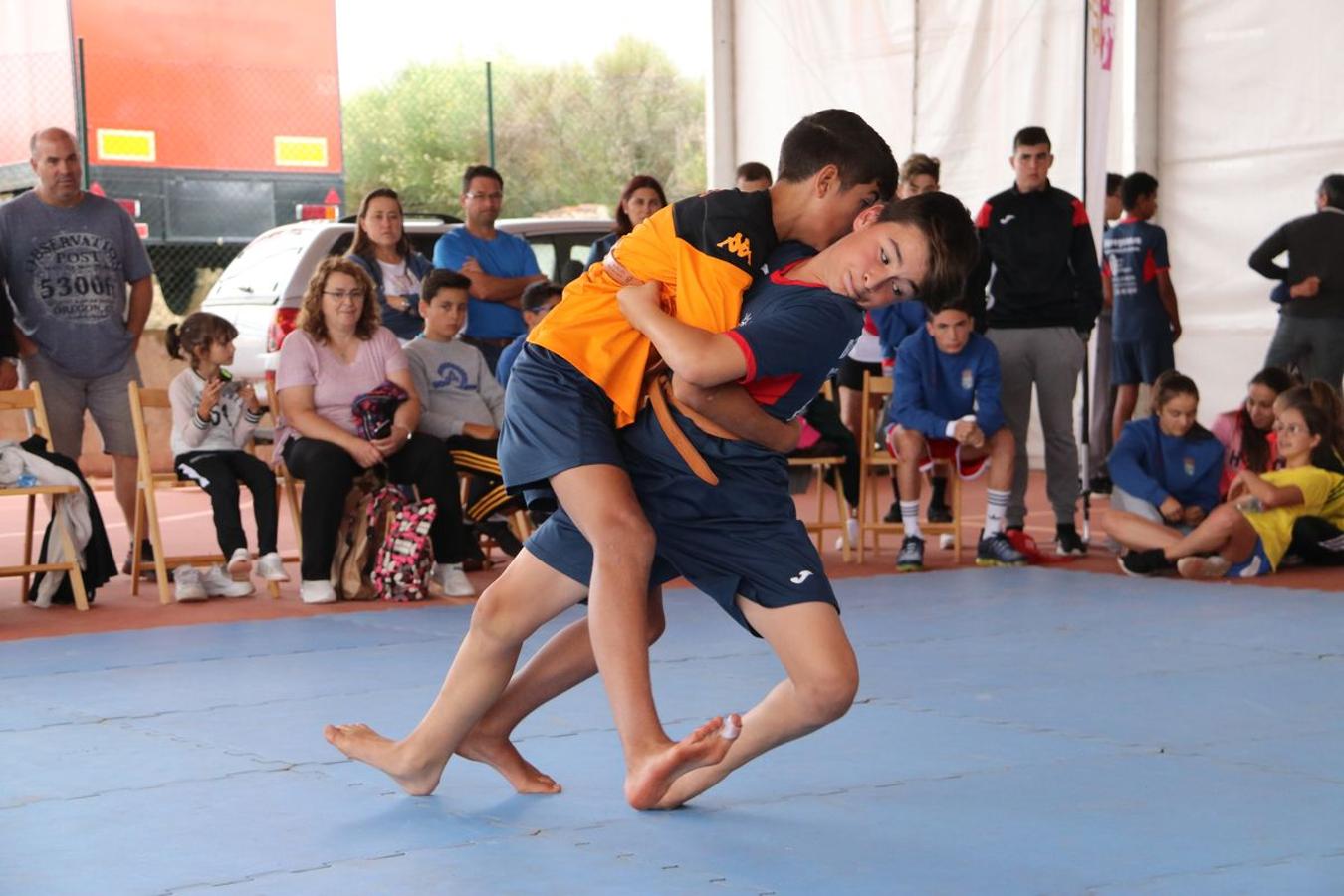 Corro de lucha en Valdefresno