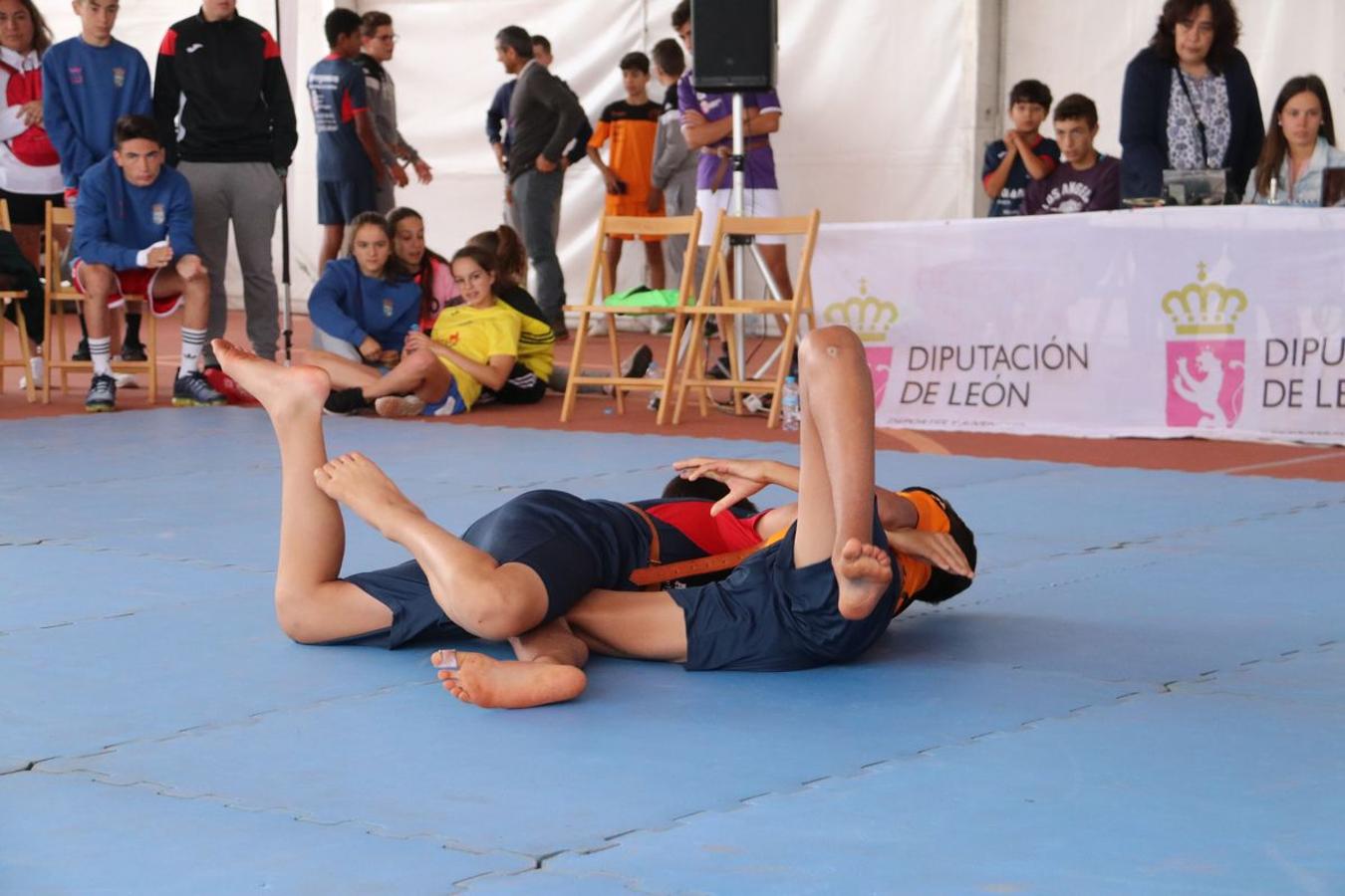 Corro de lucha en Valdefresno