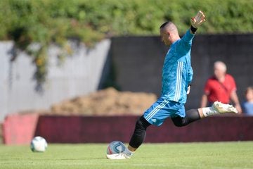 Fotos: La Ponferradina levanta el título en Navia