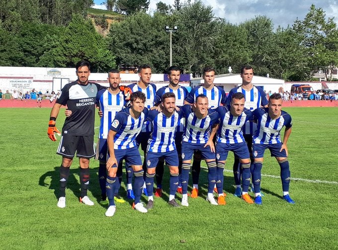 Fotos: La Ponferradina levanta el título en Navia