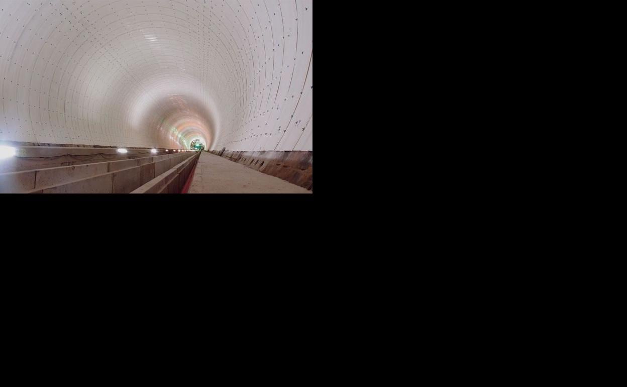 Imagen de un túnel en el interior de la Variante.
