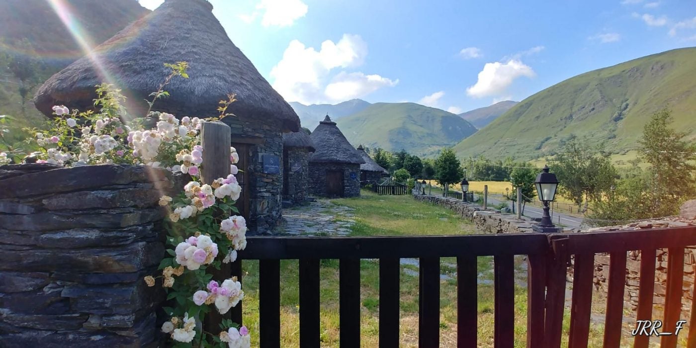 Pallozas del Castro de Chano.
