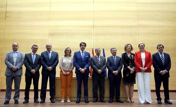 El consejero de Fomento y Medio Ambiente, Juan Carlos Suárez-Quiñones, junto a los nuevos directores generales de su consejería.