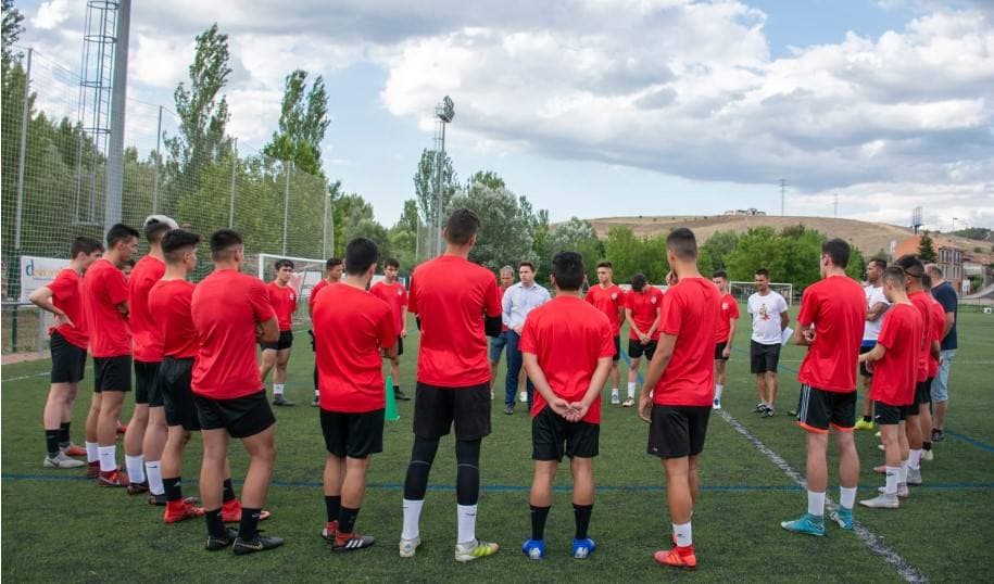 Fotos: El Juvenil &#039;A&#039; del Puente Castro FC vuelve a los entrenamientos