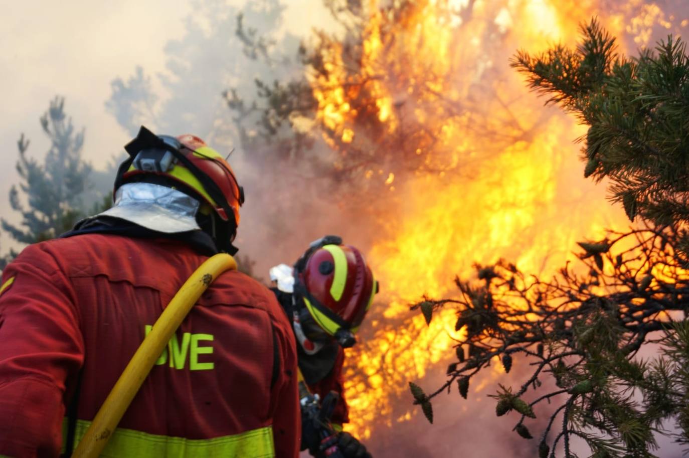 Fotos: El batallón leonés de la UME llega al incendio de La Granja