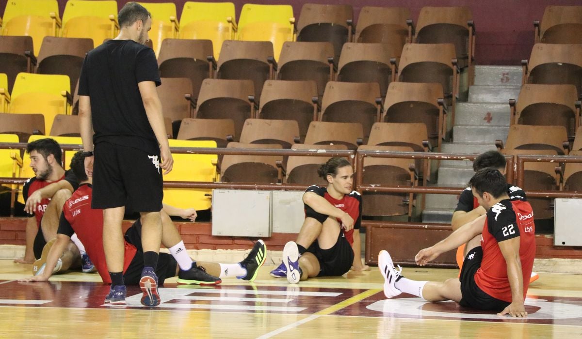 Manolo Cadenas, durante el entrenamiento de este miércoles.