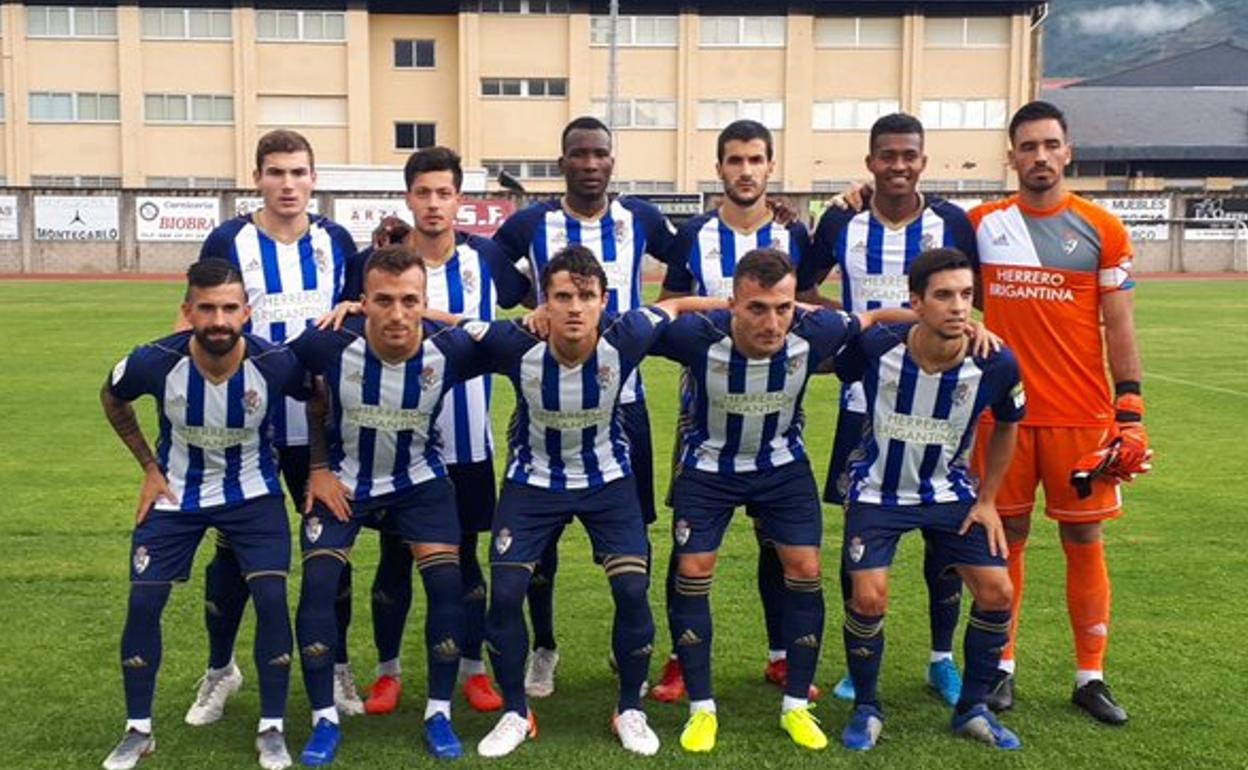 Once inicial de la Deportiva en Calabagueiros.