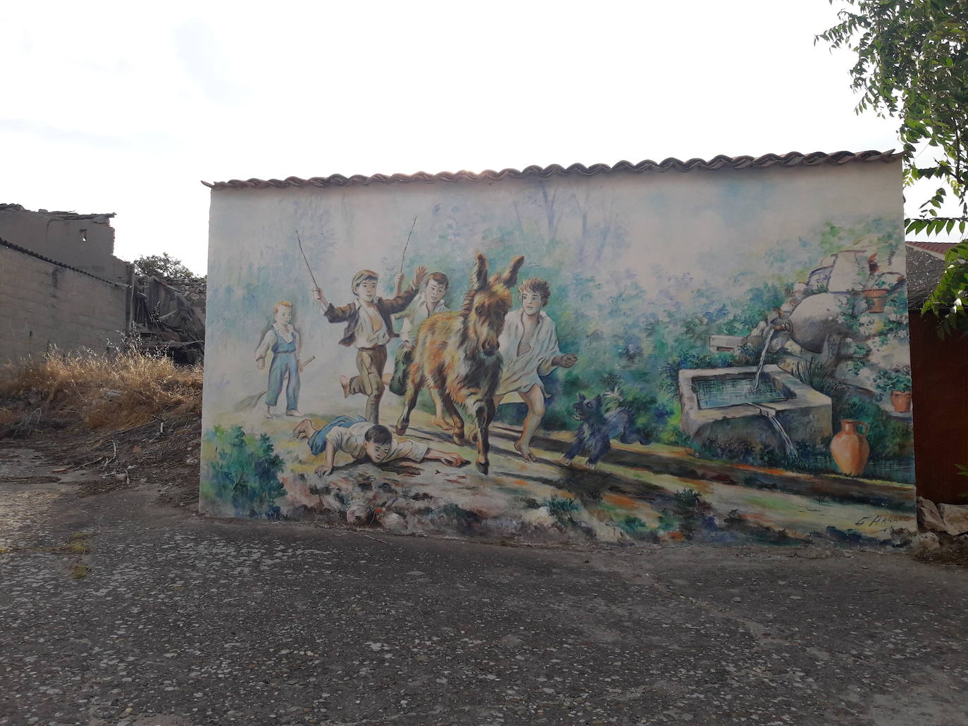 Marcelino García, en el último mural que está pintando en Moraleja de Cuéllar.