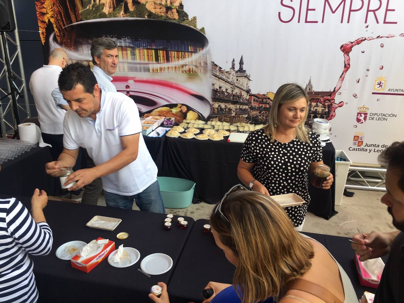 Fotos: Primer día de &#039;León, para volver siempre&#039; en la Feria de Muestras de Gijón