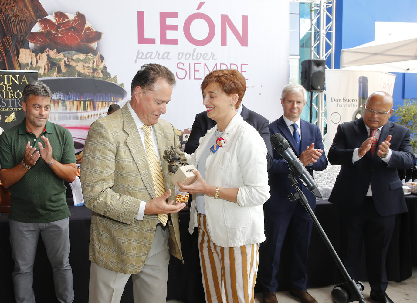 Fotos: La Feria de Muestras de Gijón celebra el Día de León