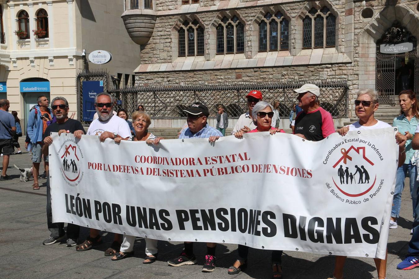 Fotos: Los pensionistas exigen una reforma «digna, seria y rigurosa» de la Seguridad Social