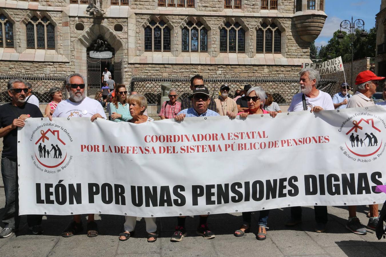 Fotos: Los pensionistas exigen una reforma «digna, seria y rigurosa» de la Seguridad Social