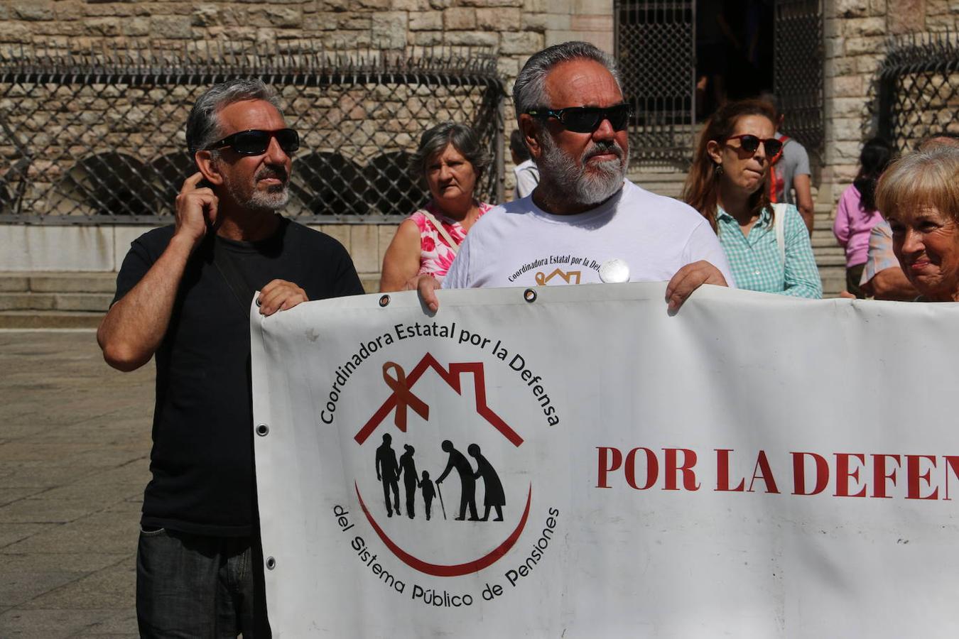 Fotos: Los pensionistas exigen una reforma «digna, seria y rigurosa» de la Seguridad Social