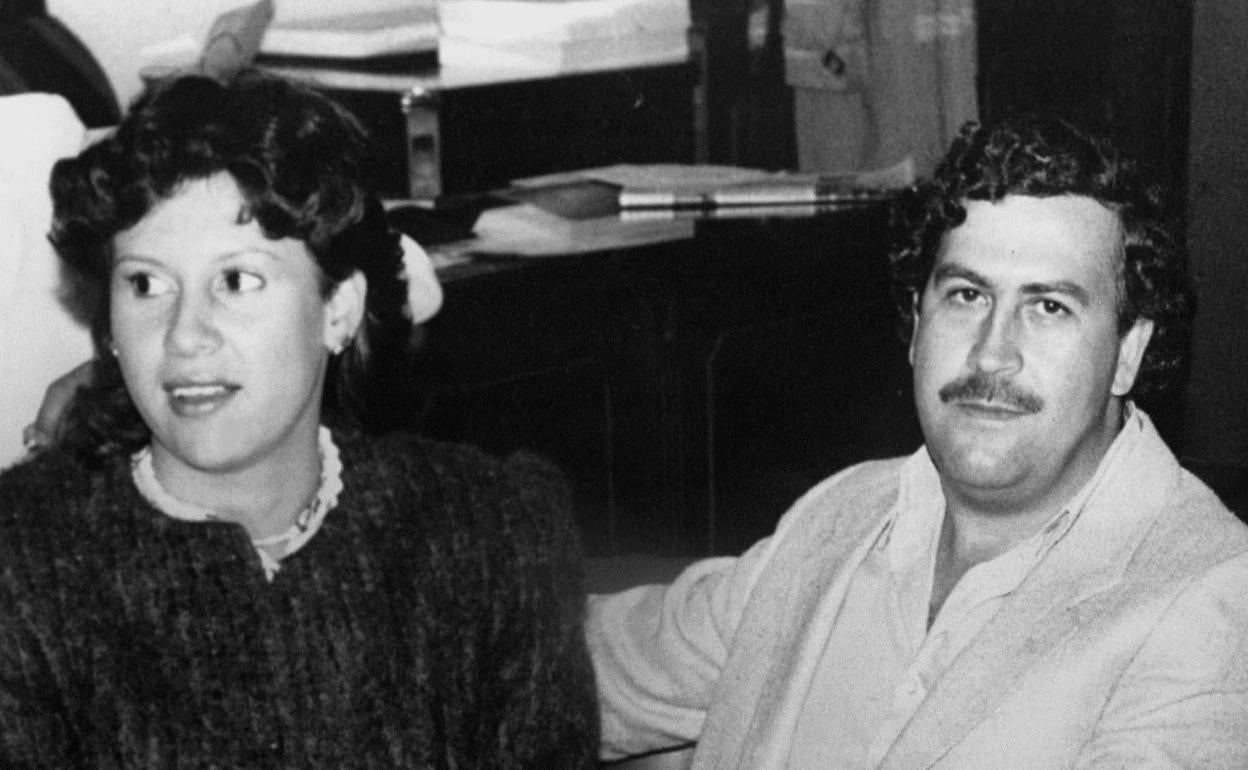 Pablo Escobar junto a su esposa, Victoria Henao