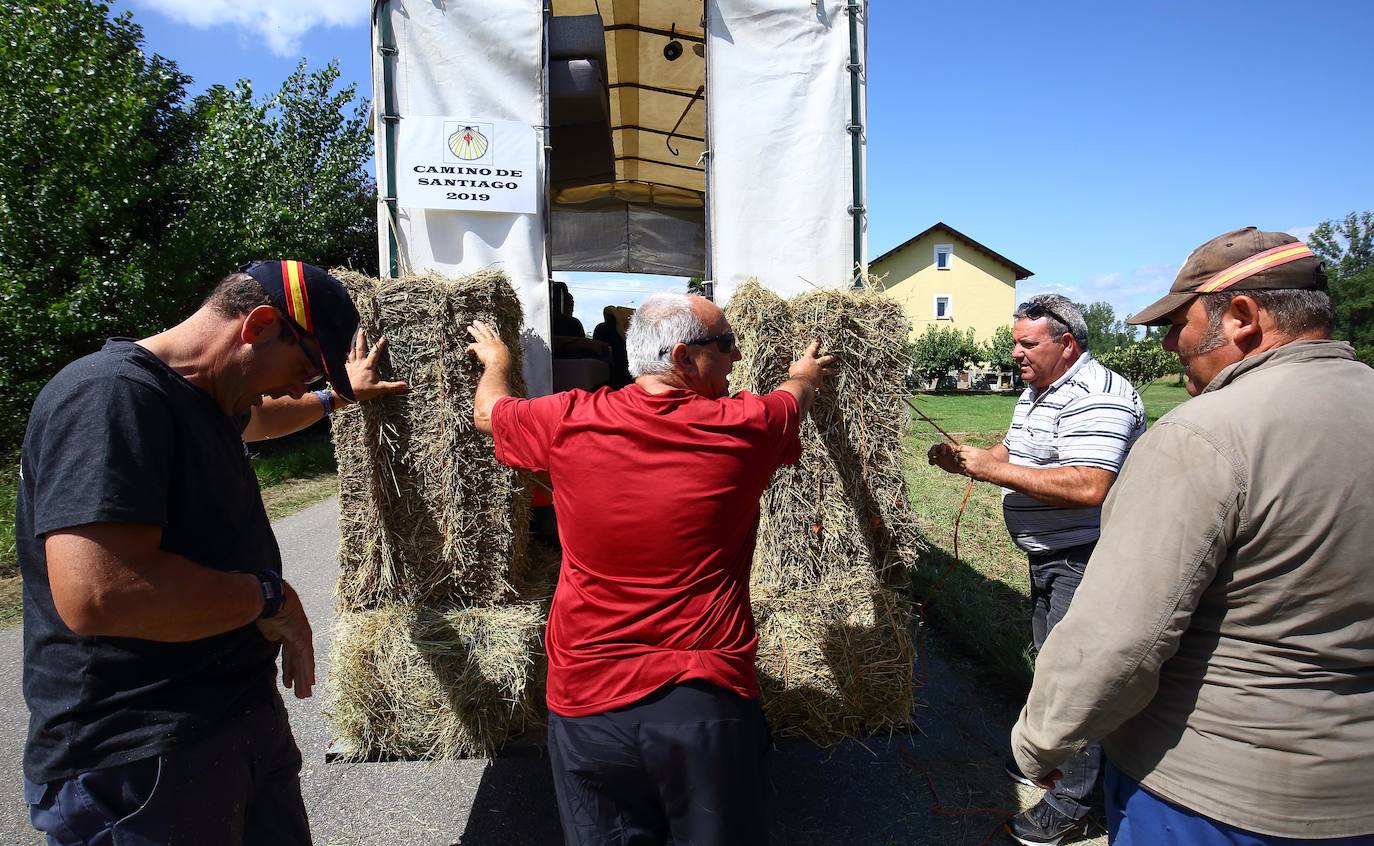 Fotos: Peregrinos en diligencia a su paso por Ponferrada