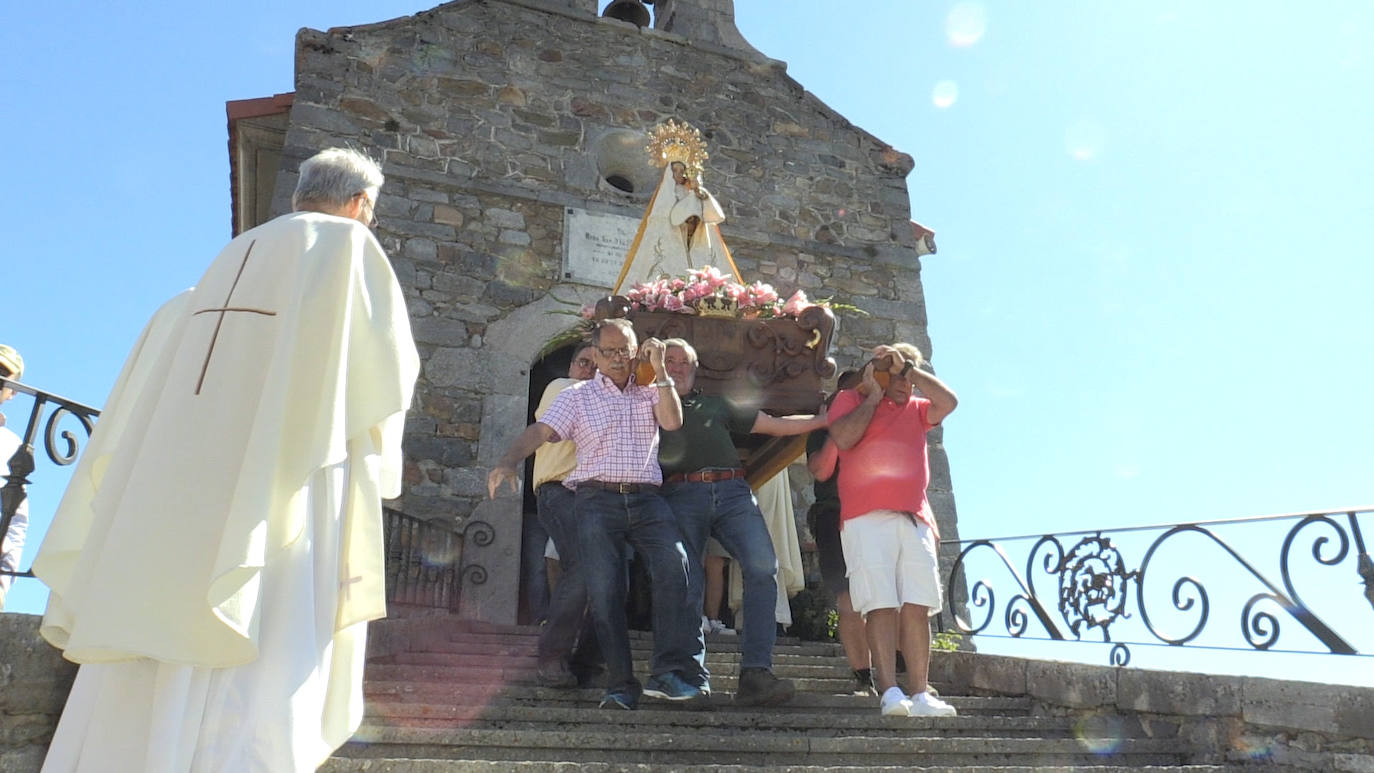Fotos: Tradición y caballos para honrar a la Virgen de Riosol en Maraña
