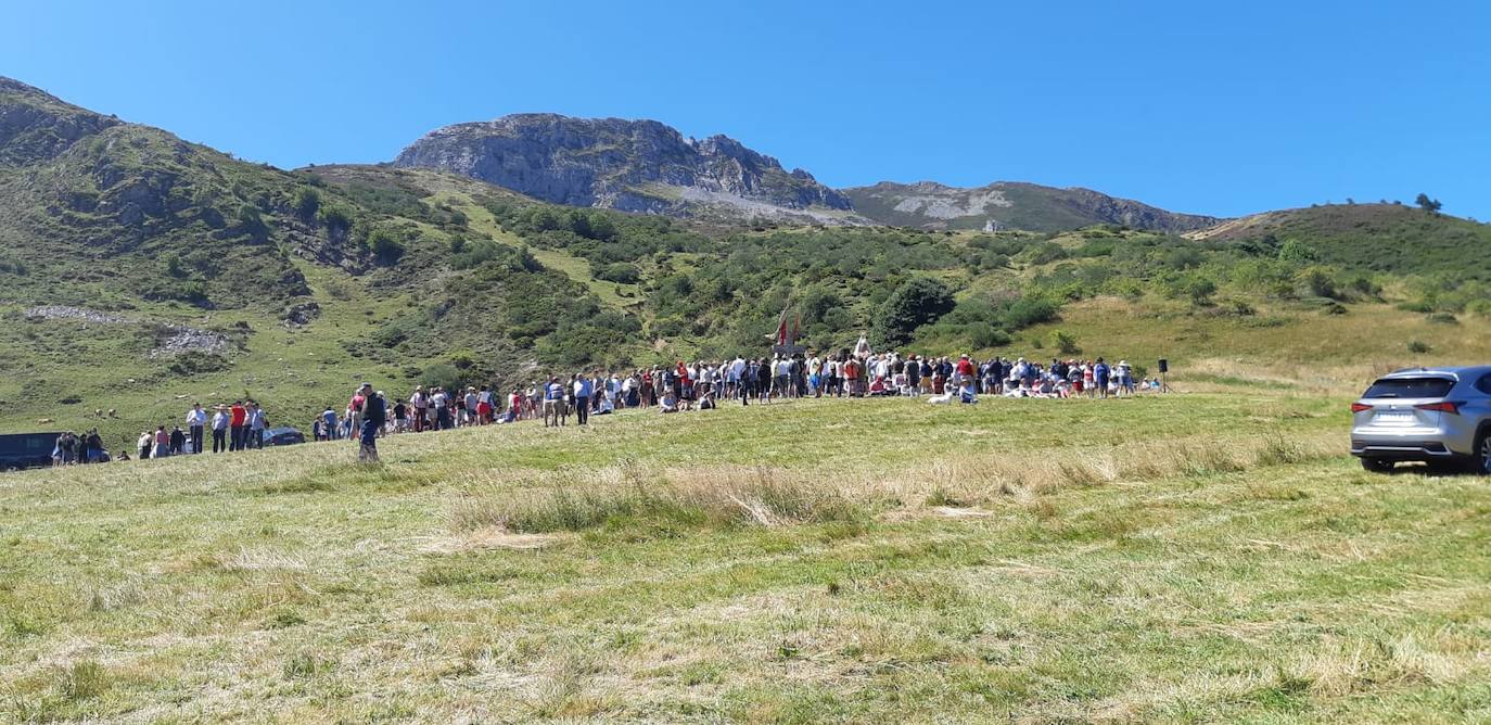 Fotos: Tradición y caballos para honrar a la Virgen de Riosol en Maraña