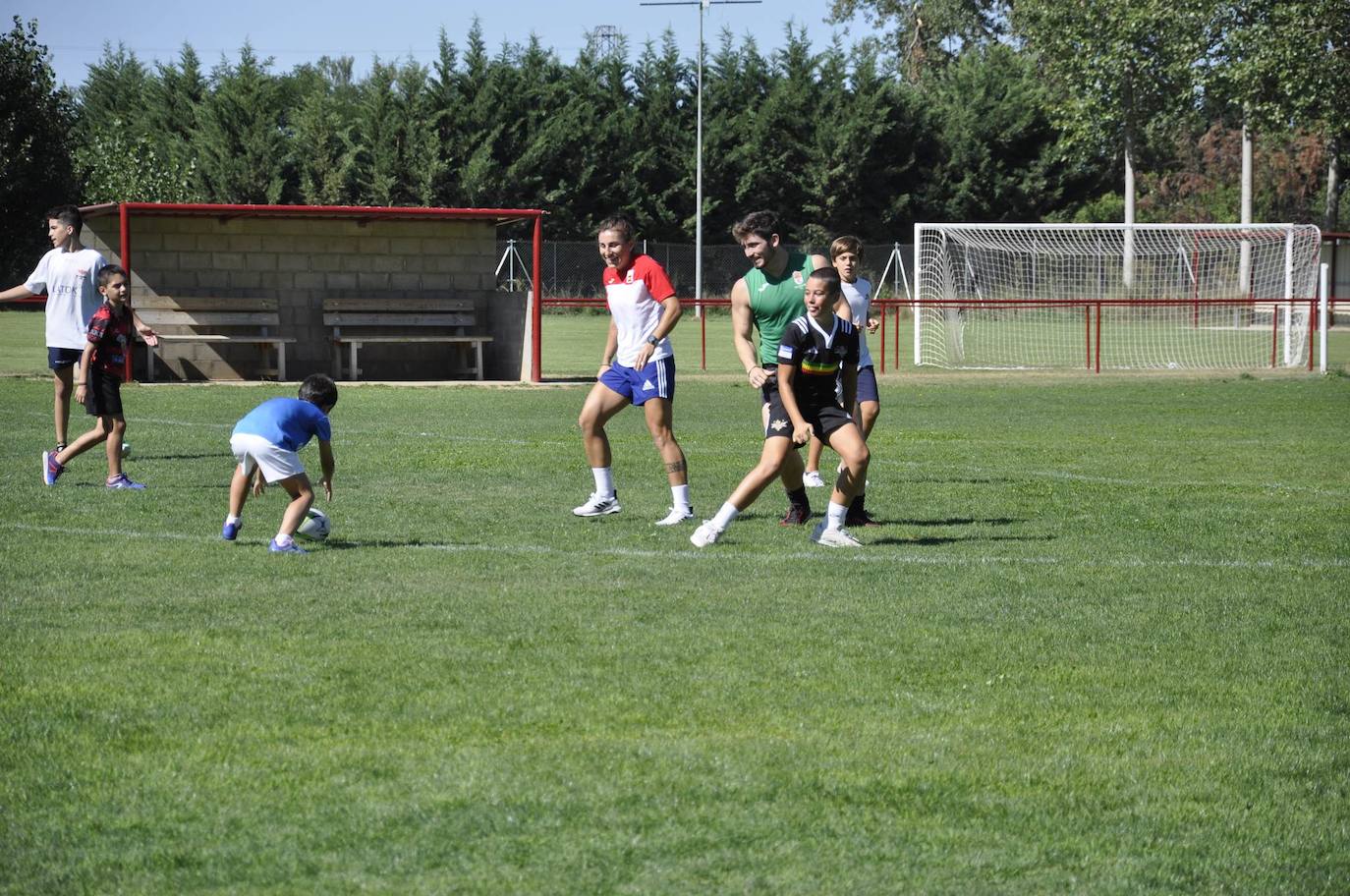 Fotos: María Casado acerca el rugby 7 a su Coyanza natal