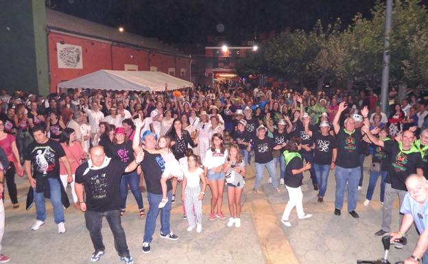 Los protagonistas de las 'quintadas', durante su festivo encuentro.