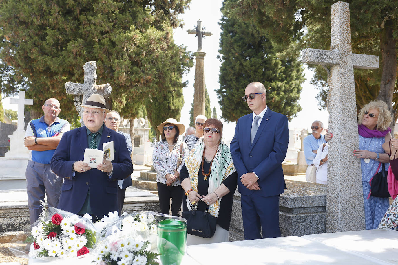 Fotos: ENTIERRO DE LAS CENIZAS DEL POETA LEONÉS LEOPOLDO MARÍA PANERO