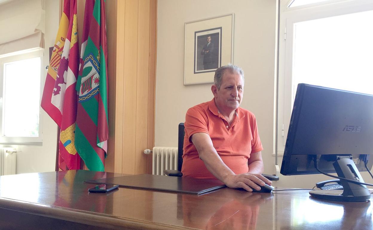 Carlos Gutiérrez, alcalde de Valdefresno.