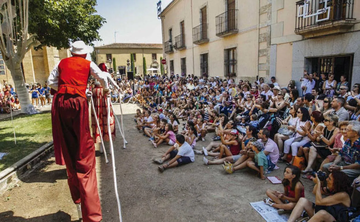 Los estrenos de Arawake, Pie Izquierdo, Radar 360º y La Pera Llimonera protagonizan la última jornada de la Feria de Teatro de Castilla y León