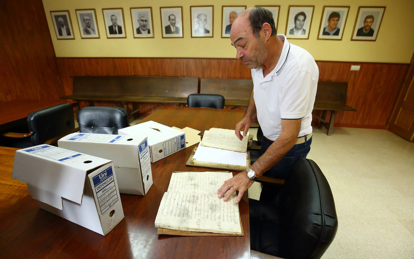 Fotos: Digitalización de documentos históricos en Castropodame