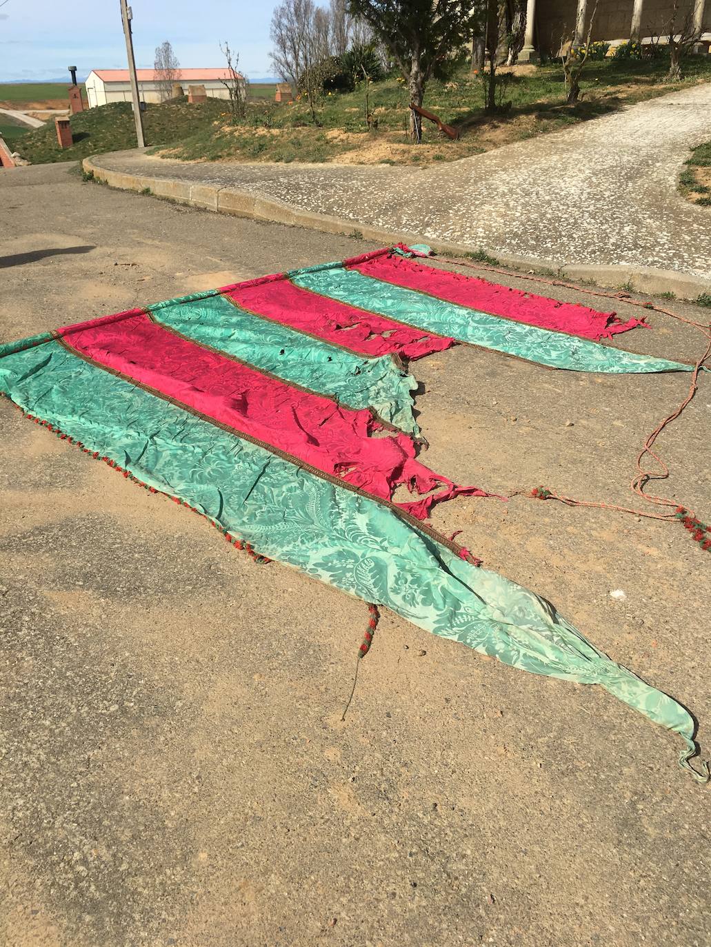 Fotos: San Pedro de los Oteros recupera su pendón