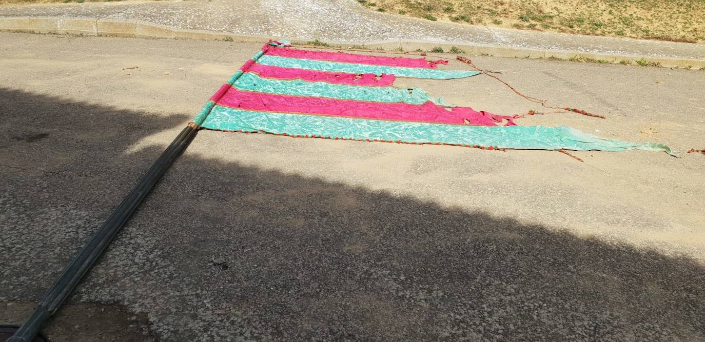 Fotos: San Pedro de los Oteros recupera su pendón