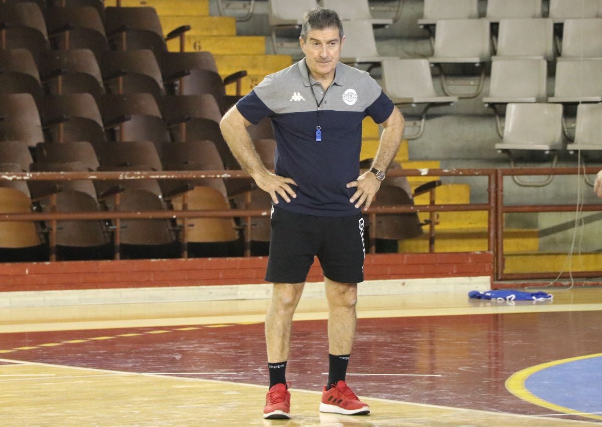 Manolo Cadenas, entrenador del Abanca Ademar.
